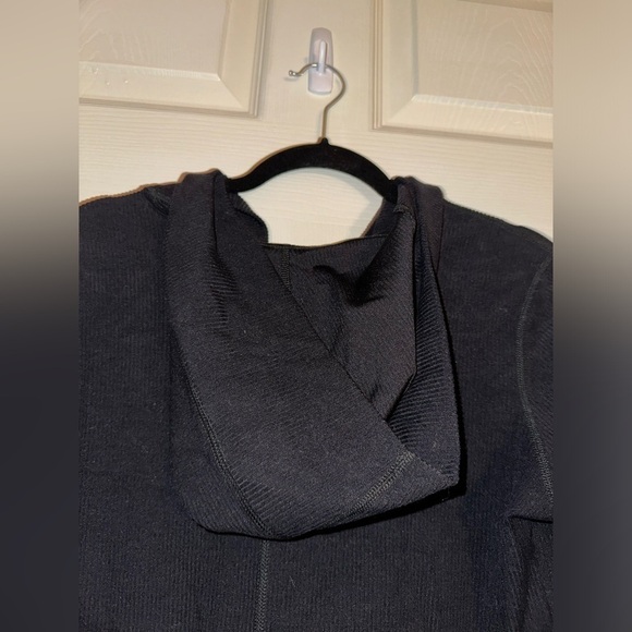 Athleta womens black v neck contemporary hooded sweater M athleisure - Picture 9 of 10